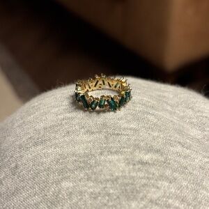 Elegant Gold and Green Women's Ring